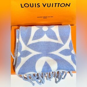 LV Medallion Scarf